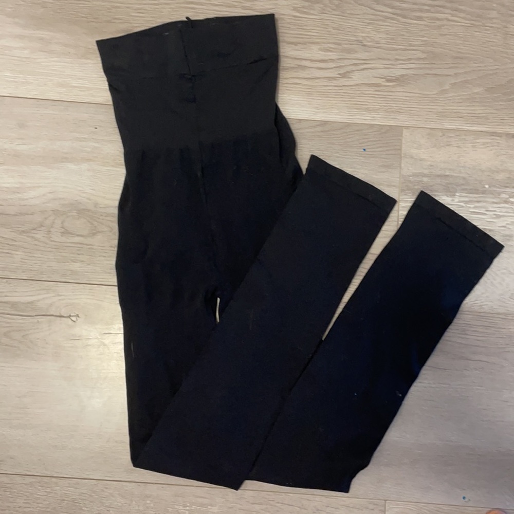 Sucky in leggings